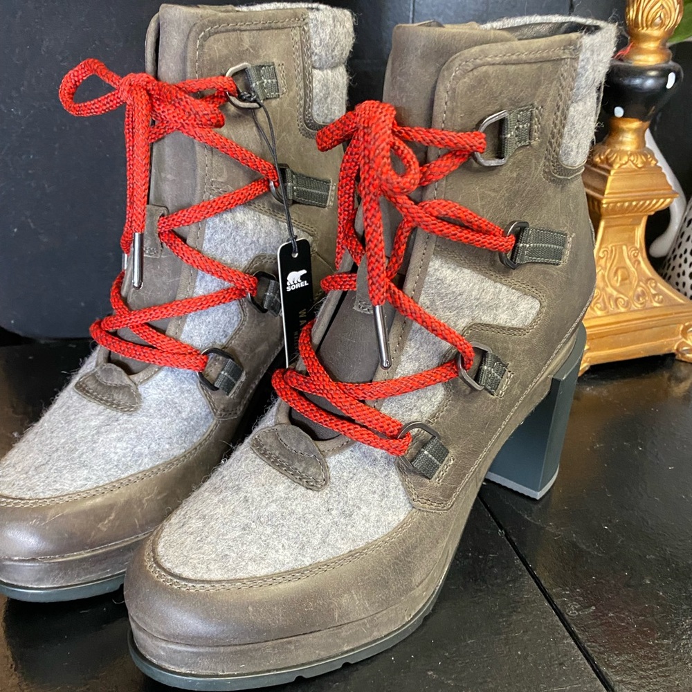 Sorel NWT Leather Lace-up up heeled boot.